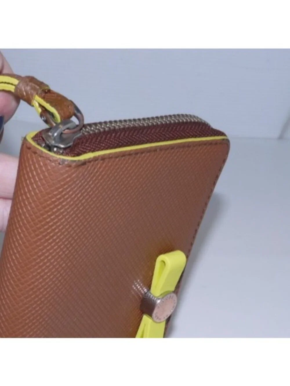 Marc by Marc Jacobs brown leather zip around wallet wristlet 4 x 6 x .5